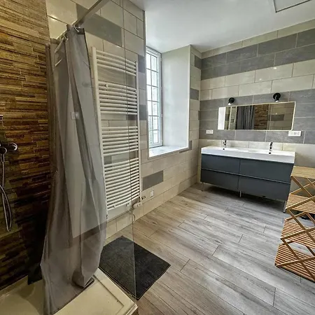 Maison Confortable à Saint-pierre-du-mont Avec Jardin