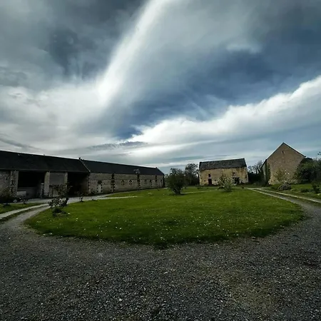 Maison Confortable A Saint-pierre-du-mont Avec Jardin Holiday home