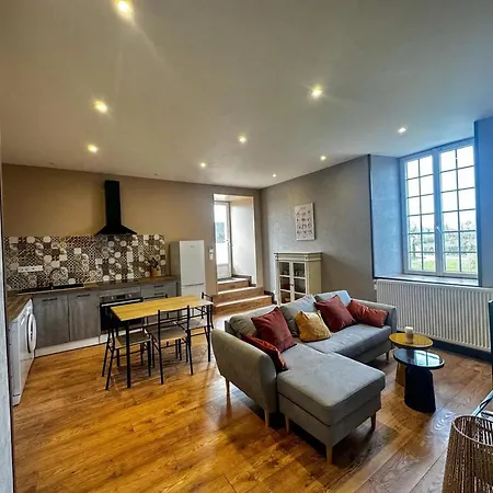 Maison Confortable à Saint-pierre-du-mont Avec Jardin Casa de Férias *