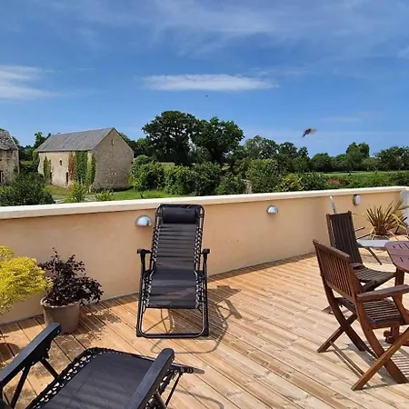 Casa de Férias Maison Confortable à Saint-pierre-du-mont Avec Jardin *