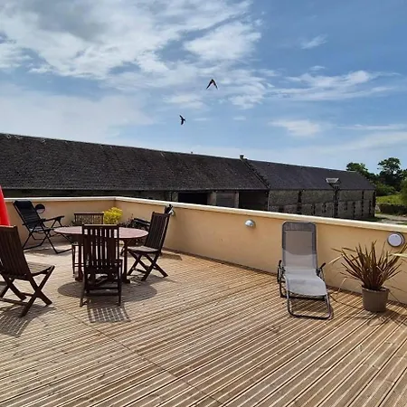 Maison Confortable à Saint-pierre-du-mont Avec Jardin Casa de Férias *