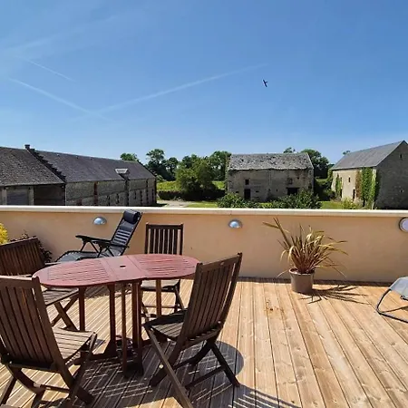 Casa de Férias Maison Confortable à Saint-pierre-du-mont Avec Jardin *