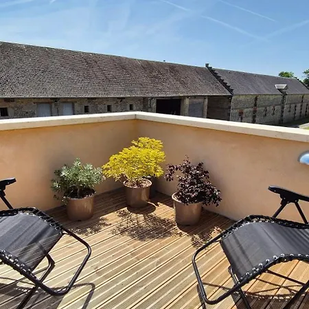 Casa de Férias Maison Confortable à Saint-pierre-du-mont Avec Jardin *