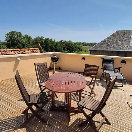 Hébergement de vacances Maison Confortable A Saint-pierre-du-mont Avec Jardin *